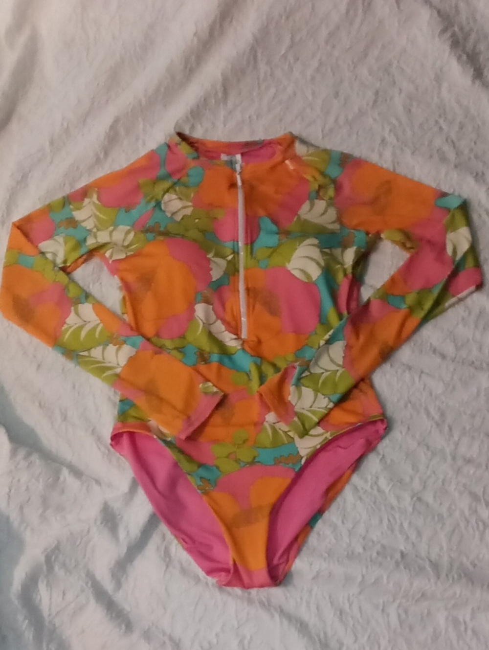 Trina Turk EUC SZ LRG Half Zip Long Sleeve Paddle Suit Flattering Fit Hot Mom🚨 - Picture 6 of 16
